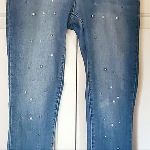 Gently used Pearl and silver embellished skinny ankle jeans. Size 4